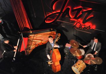 Caz Müzikleri Piyano Jaz Müziği Jazz Music kulübler Blues bilgi nedir orkestrası İstanbul Akor caz kulübü Bar Jazz 