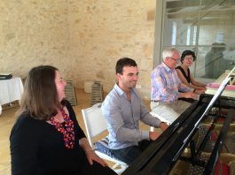 Müzik Piyano Öğrenmenin Yaşı Var Mıdır Ne Zaman Öğrenilmelidir Hoca Okulu Çalma Piyanist Piano Yaşlı YetişkinDersleri Öğretmen Eğitmen Eğitimi